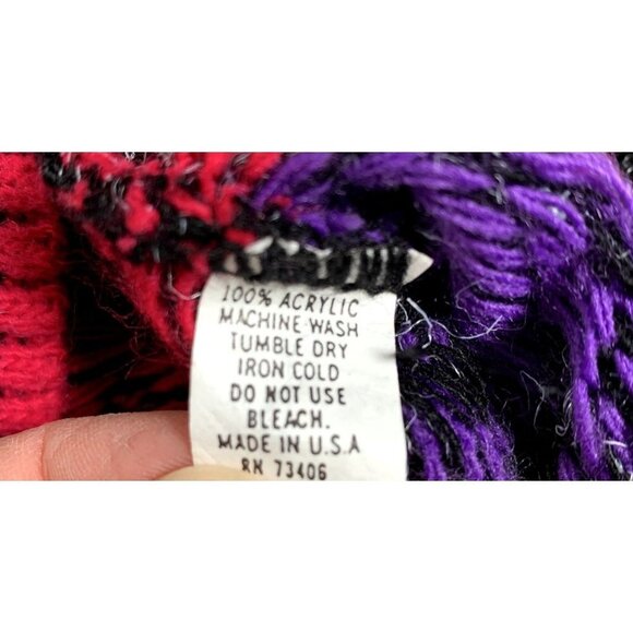 G.F.C. 100% Acrylic Pointsettia Themed Sweater Size Small - Picture 4 of 4